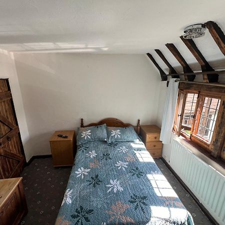Tudor House - Double Room - Shared Bathroom Goff's Oak Ngoại thất bức ảnh