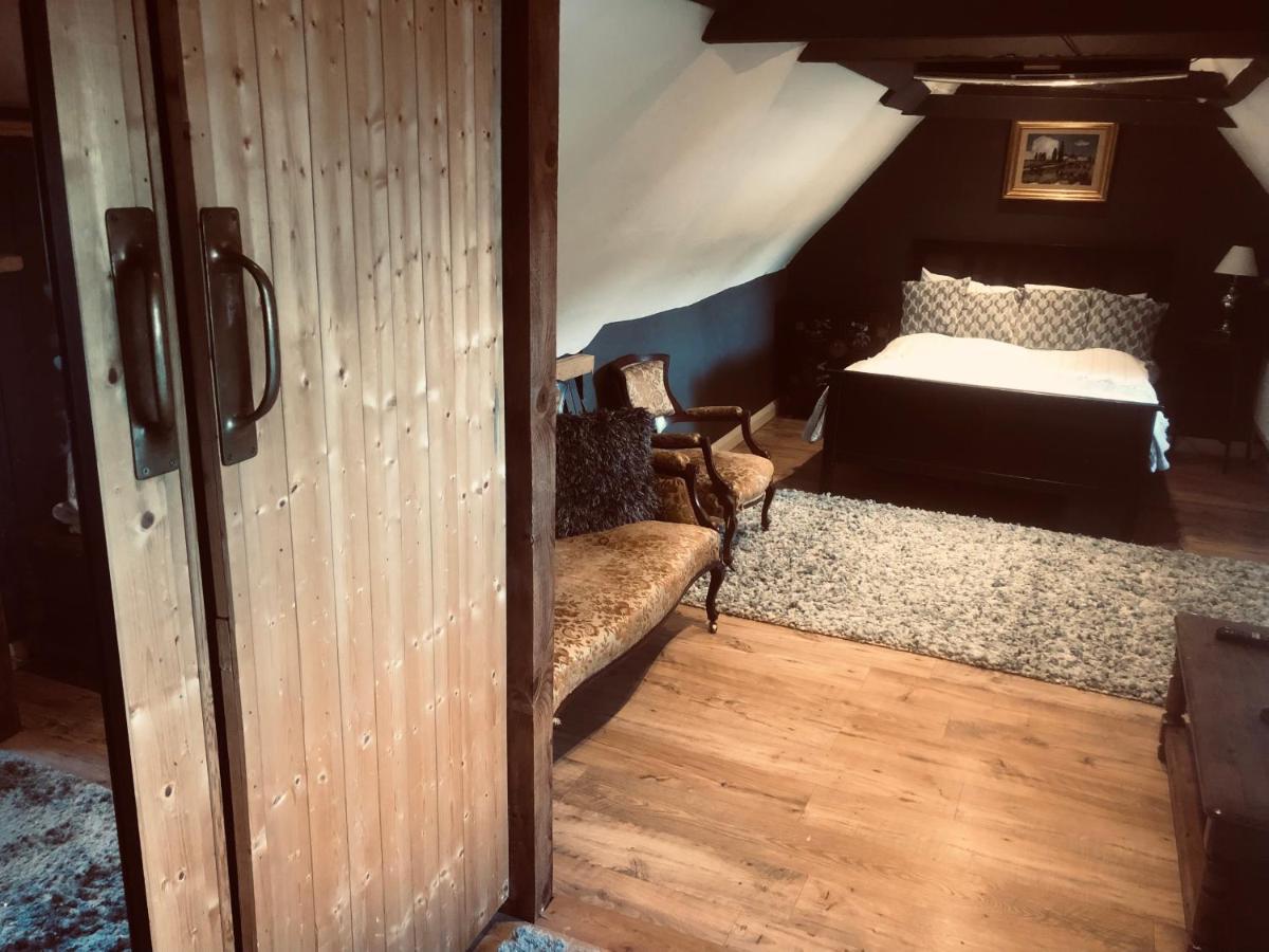 Tudor House - Double Room - Shared Bathroom Goff's Oak Ngoại thất bức ảnh
