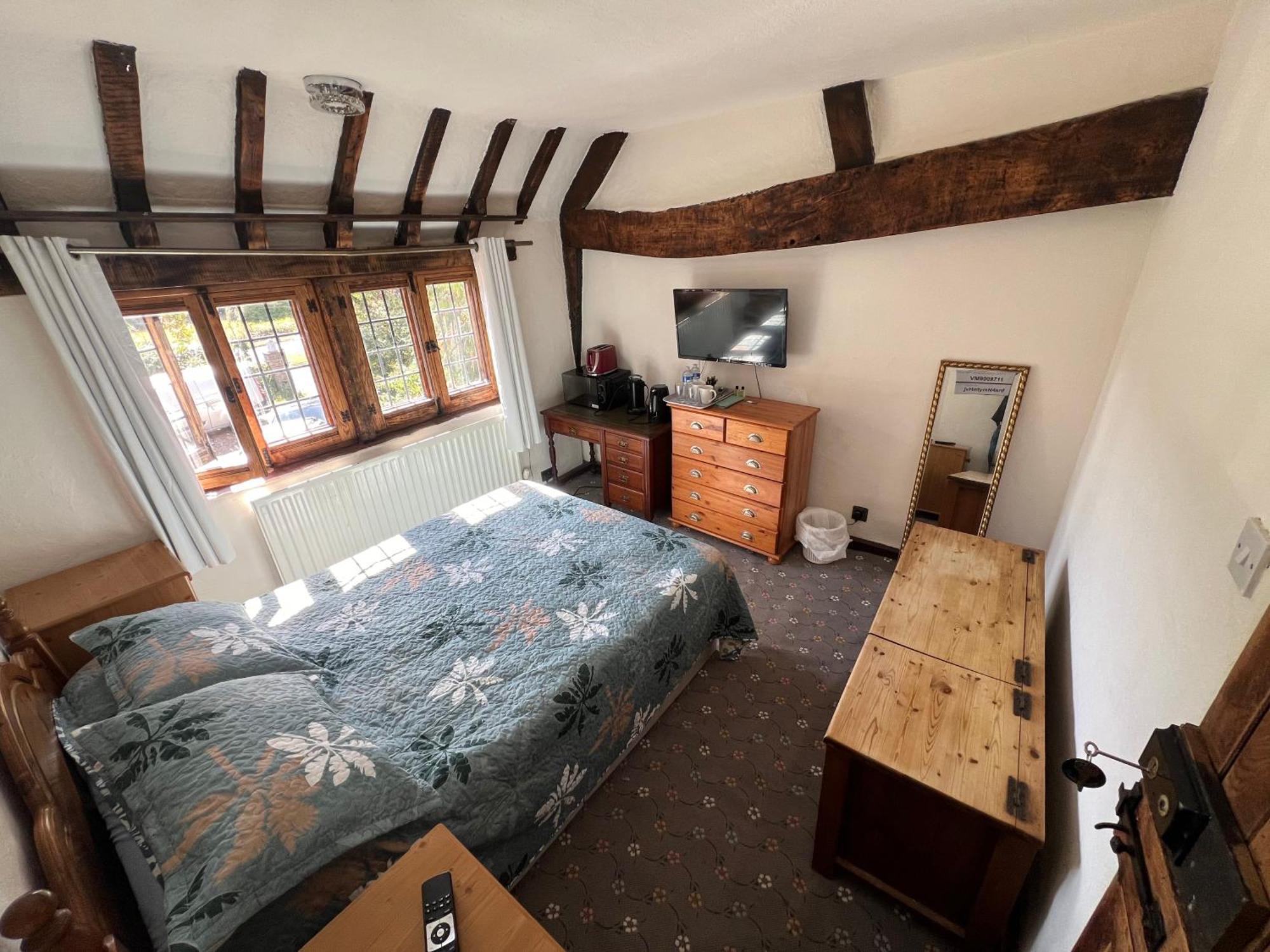 Tudor House - Double Room - Shared Bathroom Goff's Oak Ngoại thất bức ảnh
